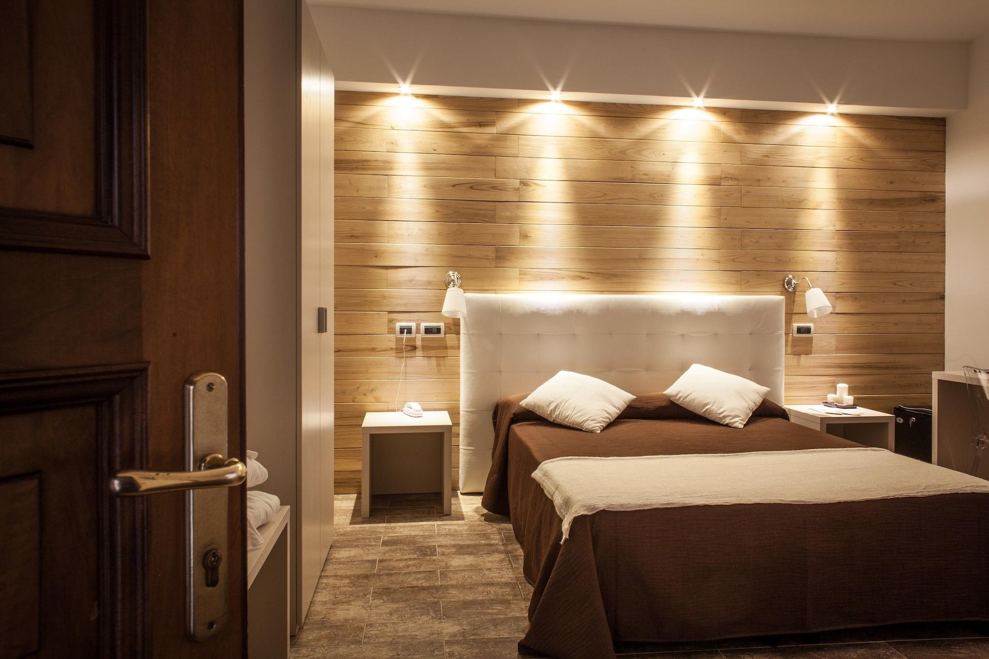 Piccolo Hotel Aurora อับบาเดียซานซัลวาตอเร ภายนอก รูปภาพ