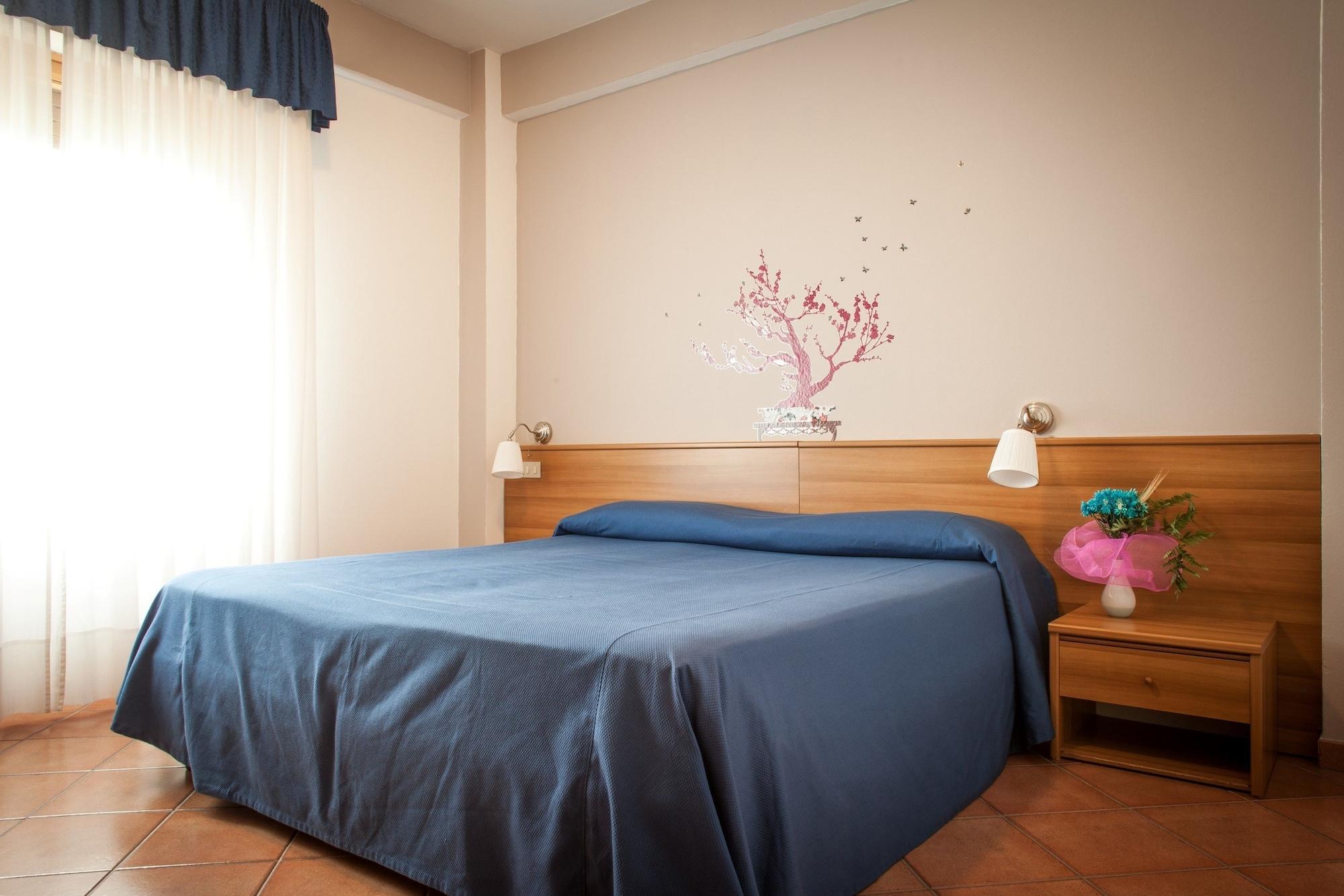 Piccolo Hotel Aurora อับบาเดียซานซัลวาตอเร ภายนอก รูปภาพ