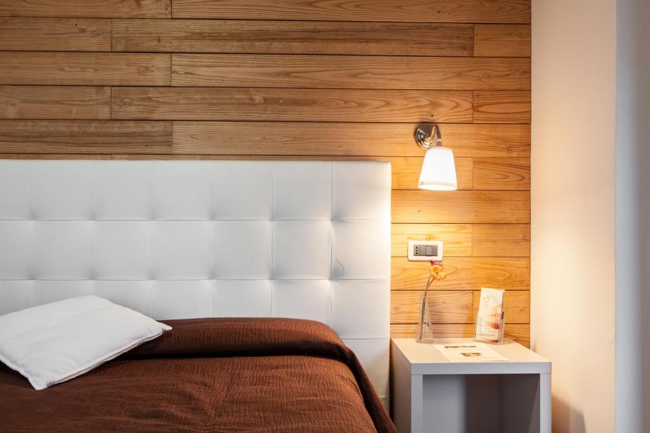 Piccolo Hotel Aurora อับบาเดียซานซัลวาตอเร ภายนอก รูปภาพ