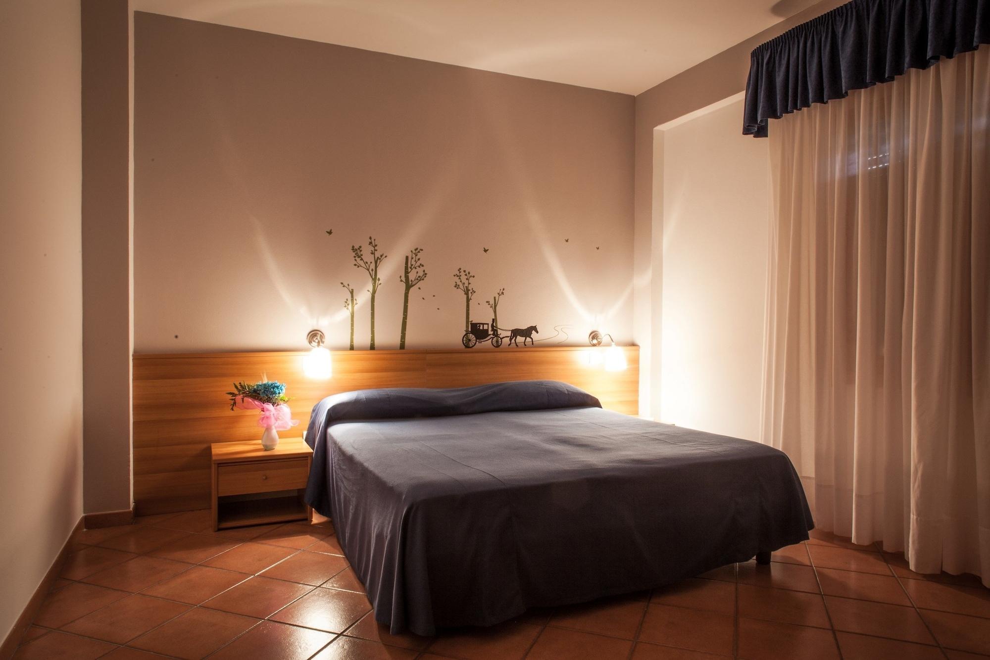Piccolo Hotel Aurora อับบาเดียซานซัลวาตอเร ภายนอก รูปภาพ