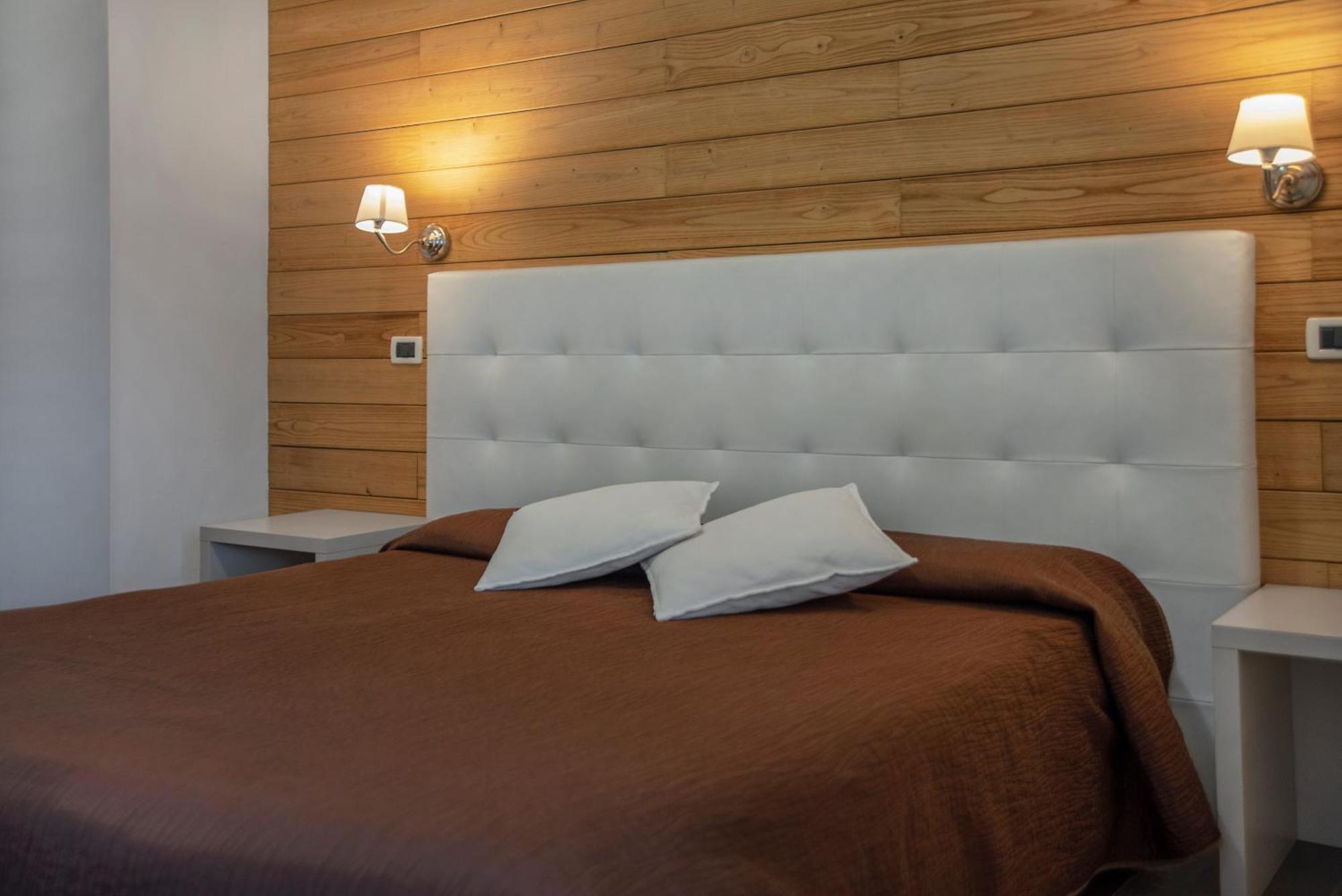 Piccolo Hotel Aurora อับบาเดียซานซัลวาตอเร ภายนอก รูปภาพ