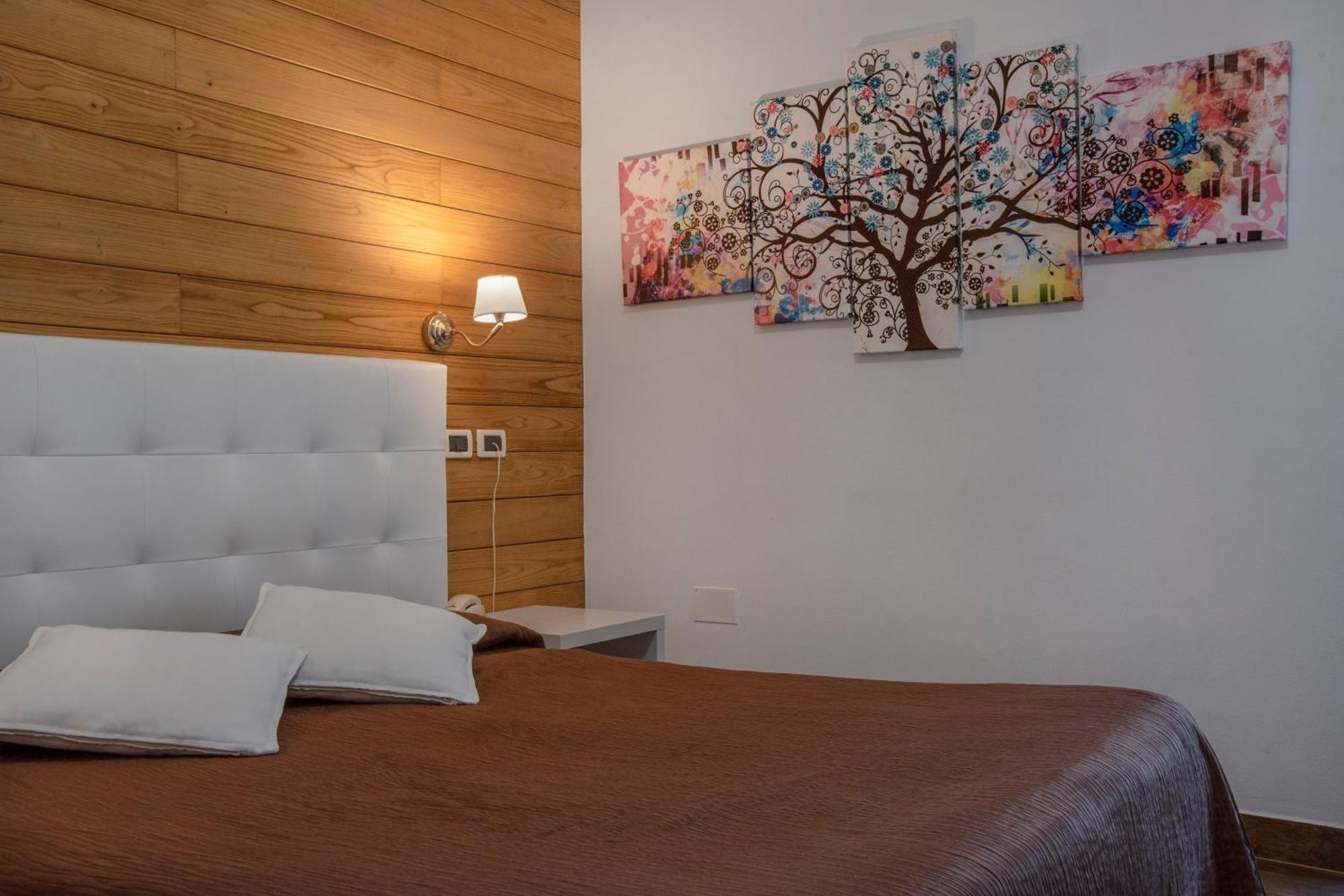 Piccolo Hotel Aurora อับบาเดียซานซัลวาตอเร ภายนอก รูปภาพ